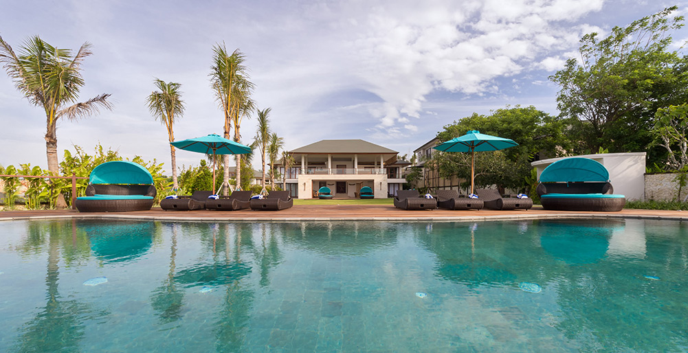 Pandawa Cliff Estate - Villa Rose - The villa viewed from the pool